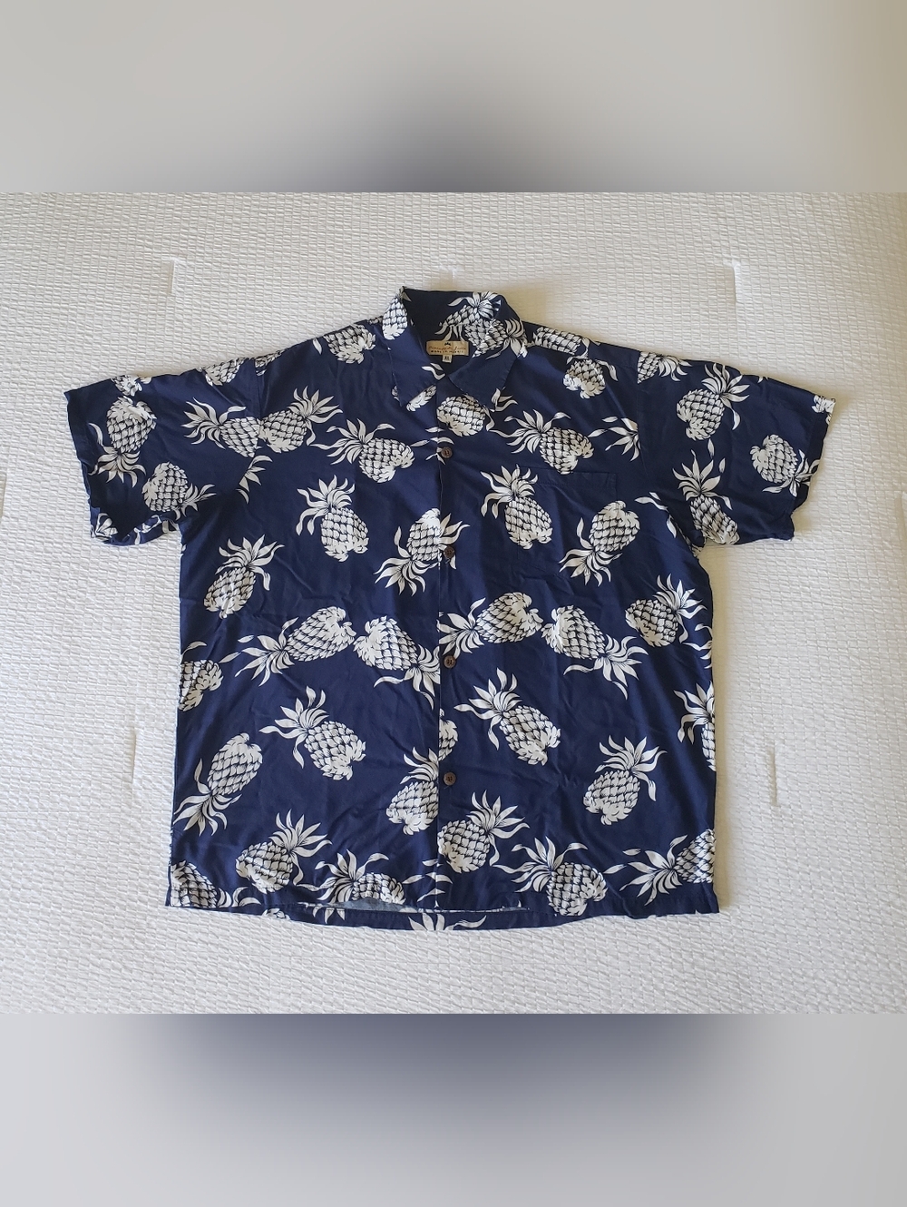 PINEAPPLE JUICE Men's Rayon Pineapple Wooden Button Hawaiian Shirt (XL) Navy